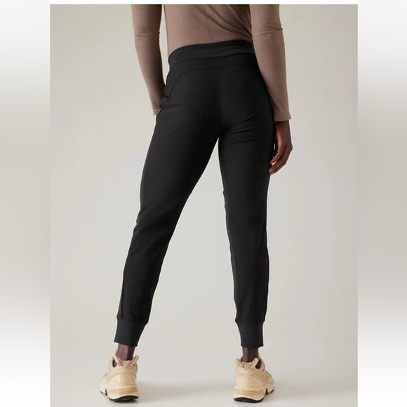 Athleta 8 Petite Headlands Hybrid Trek Mid Rise Jogger Pants Black NEW! #486183 - Picture 3 of 16